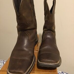 🔥Best offers, Ariat, great cond, American 🇺🇸 boots, size 2, see photos